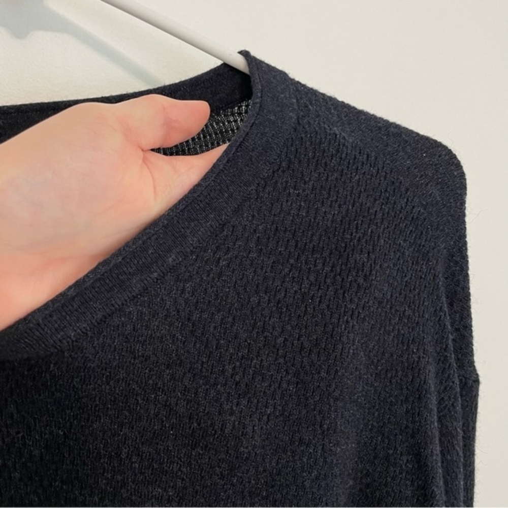 LUCKY BRAND Mens Welterweight V-Neck Sweater Navy Blue Knit Lightweight Pullover - Picture 7 of 16